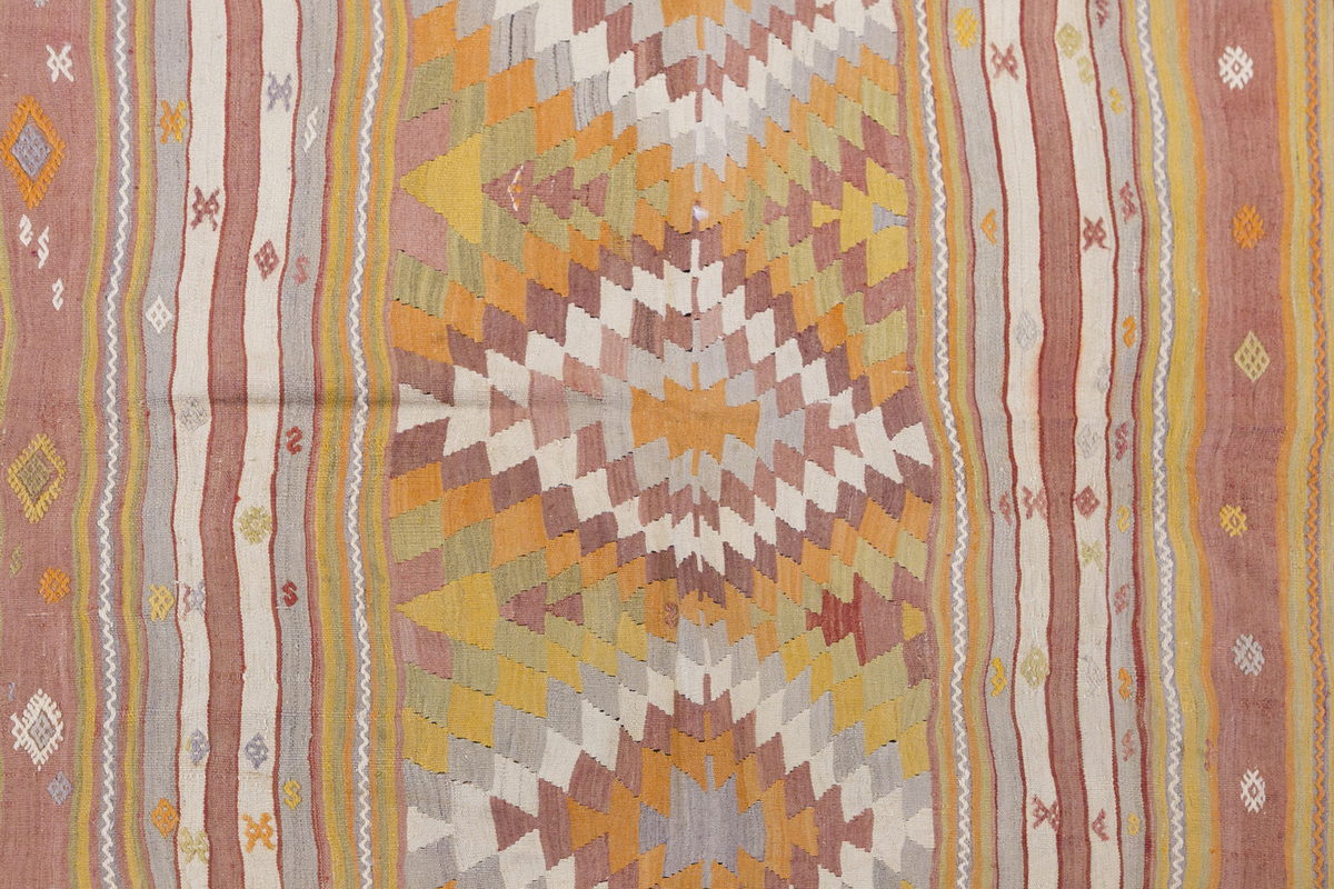 Vintage Turkish Rug, 155 x 206 cm, 5.1 x 6.9 ft