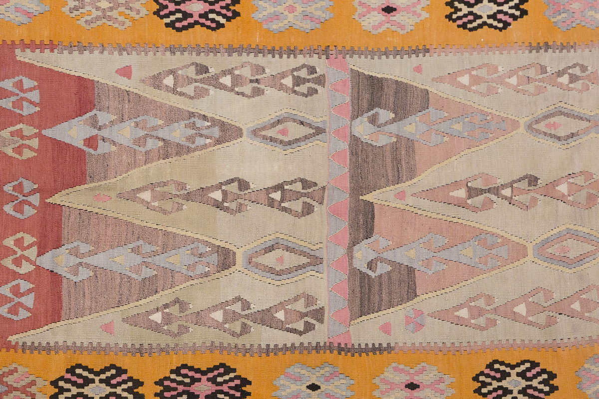 Vintage Turkish Rug, 164 x 238 cm, 5.4 x 7.9 ft