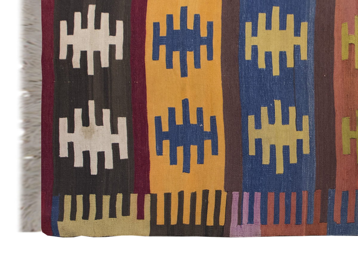 Vintage Turkish Rug, 187 x 116 cm, 6.1 x 3.9 ft
