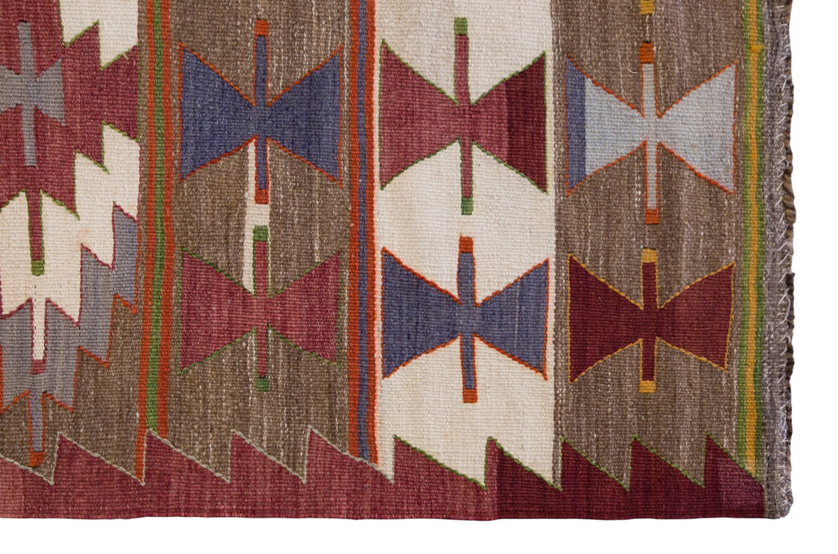 Vintage Turkish Rug, 2.9 x 5.3 ft, 84 x 161 cm