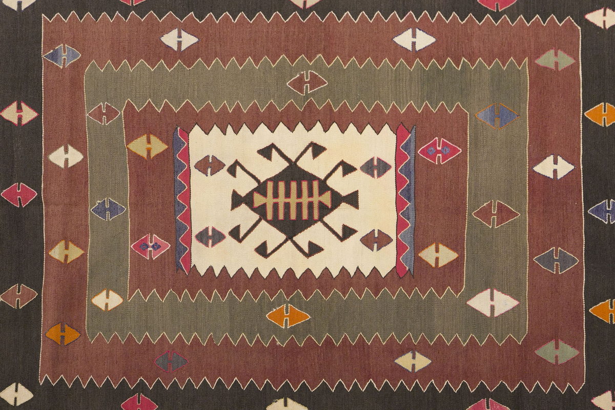 Vintage Turkish Rug, 3.11 x 5.6 ft Rug, 121 x 170 cm