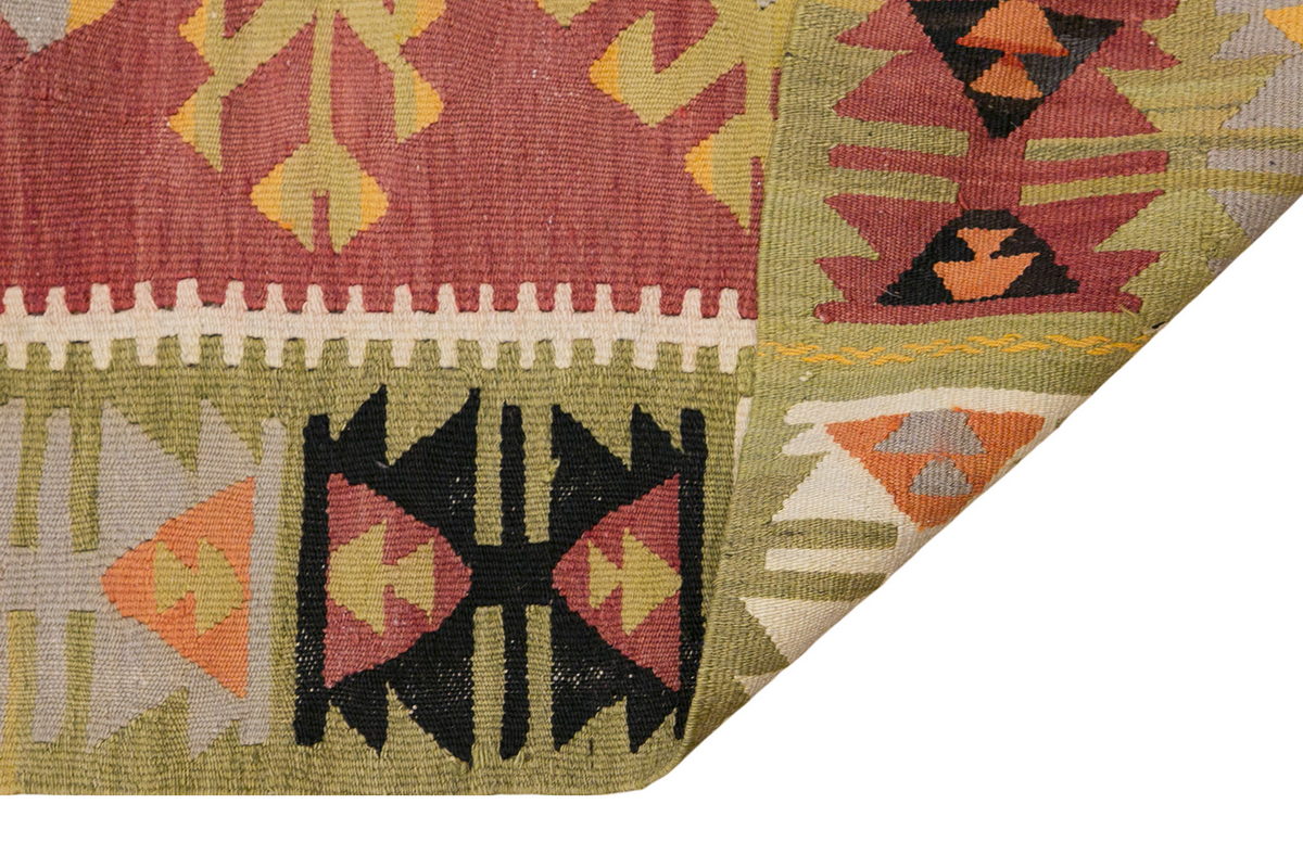 Vintage Turkish Rug, 3.4 x 4.10 ft, 102 x 148 cm