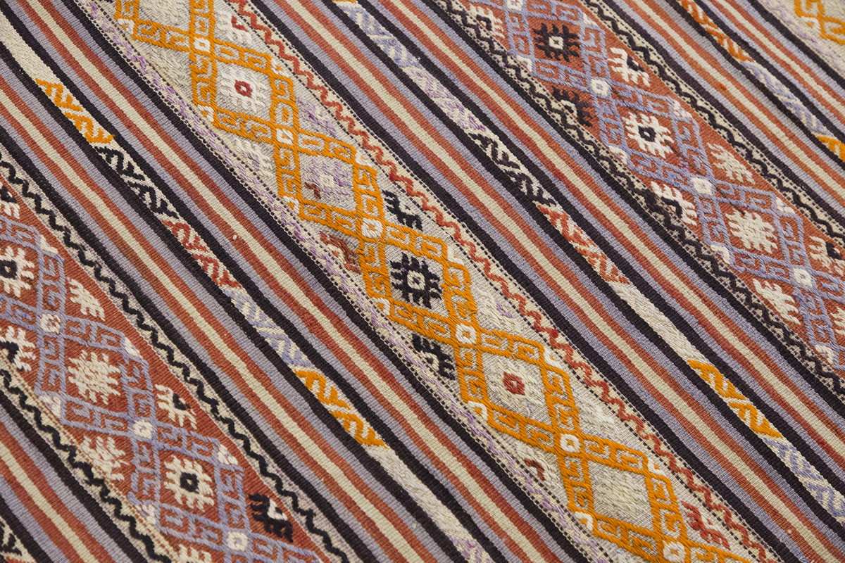 Vintage Turkish Rug, 3.5 x 5 ft, 106 x 154 cm