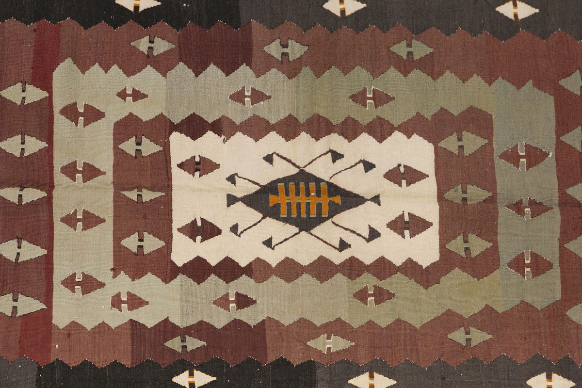 Vintage Turkish Rug, 4.1 x 6.11 ft Rug, 125 x 212 cm