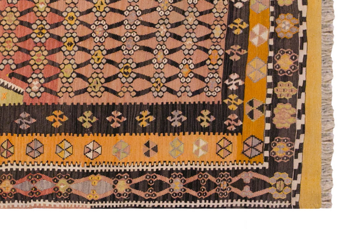 Vintage Turkish Rug, 4.1 x 6.9 ft, 125 x 206 cm