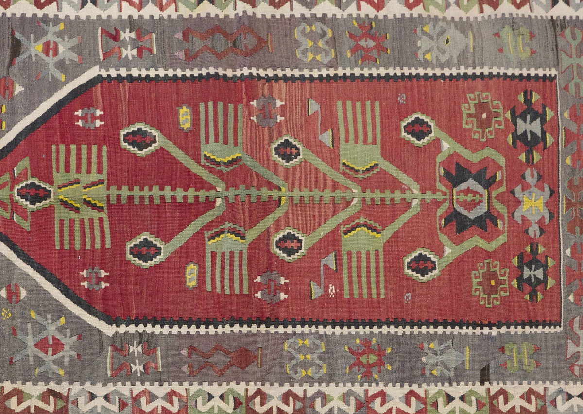 Vintage Turkish Rug, 4.2 x 5.9 ft, 128 x 177 cm