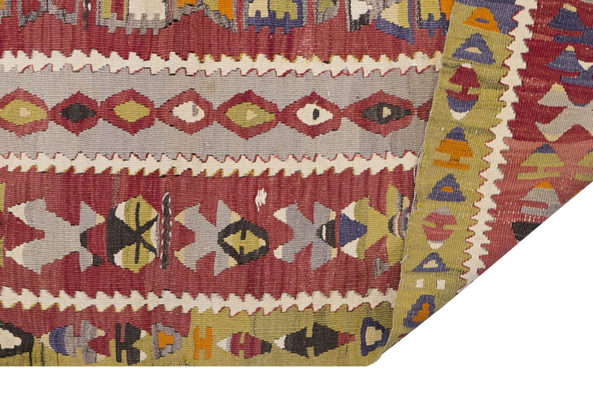Vintage Turkish Rug, 4.4 x 5.4 ft, 133 x 165 cm