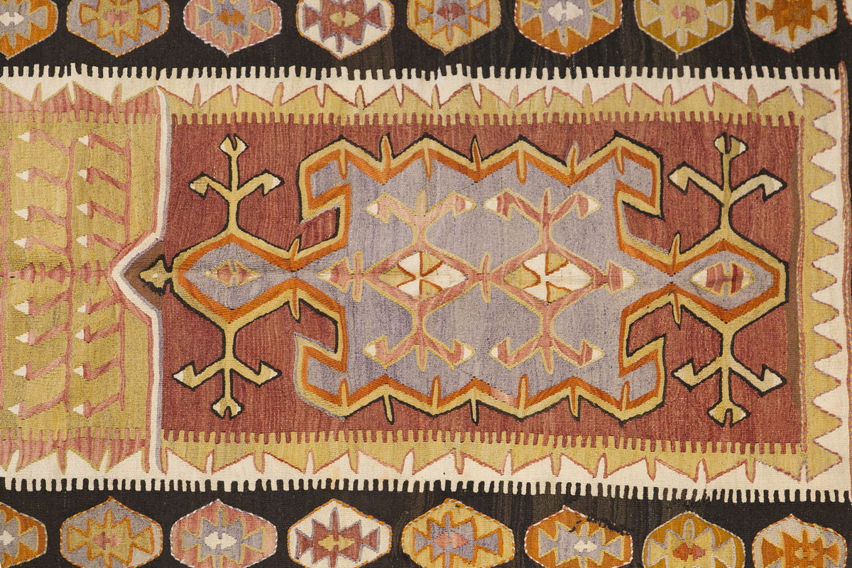 Vintage Turkish Rug, 4.4 x 6.3 ft, 134 x 193 cm