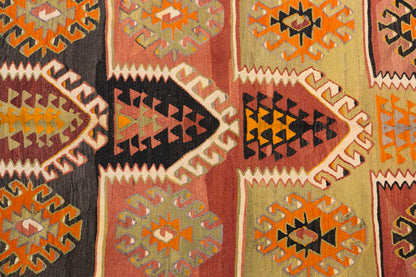 Vintage Turkish Rug, 4.4 x 6.9 ft, 134 x 206 cm