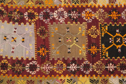 Vintage Turkish Rug, 4.5 x 6.11 ft, 137 x 213 cm
