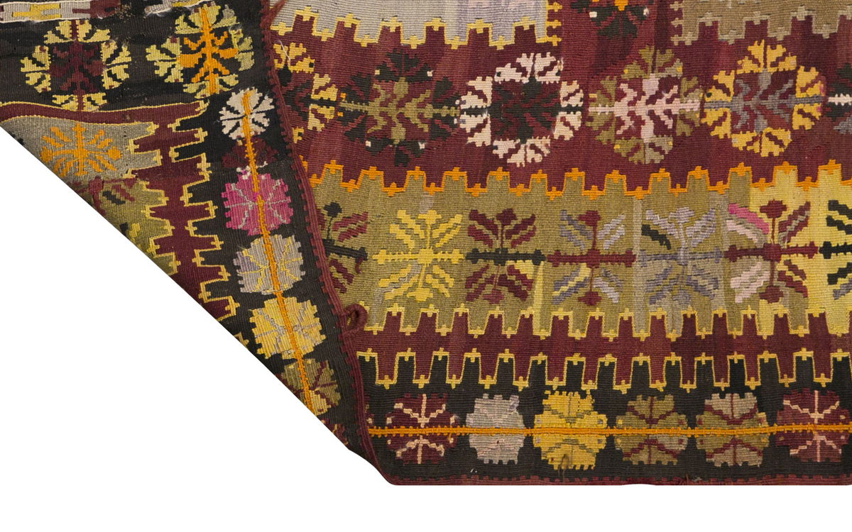 Vintage Turkish Rug, 4.5 x 6.11 ft, 137 x 213 cm