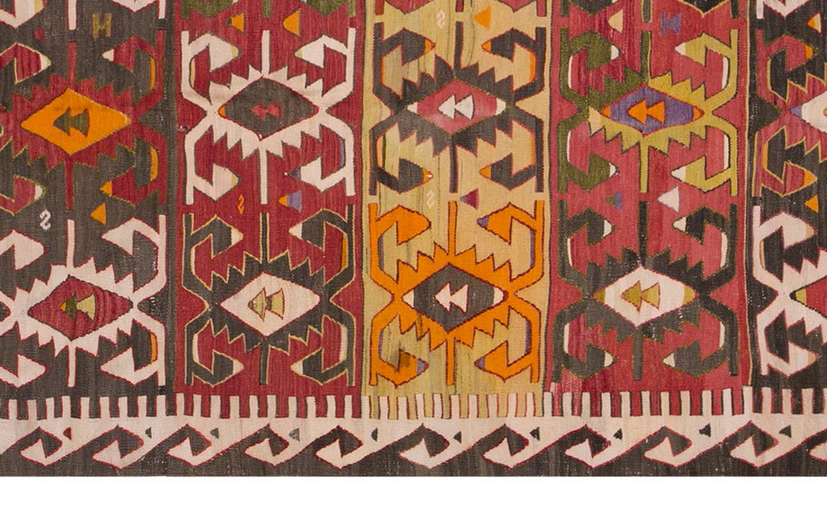 Vintage Turkish Rug, 4.5 x 8.11 ft Rug, 135 x 272 cm