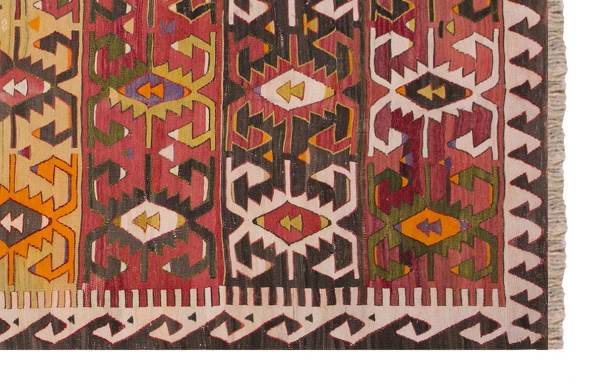 Vintage Turkish Rug, 4.5 x 8.11 ft Rug, 135 x 272 cm
