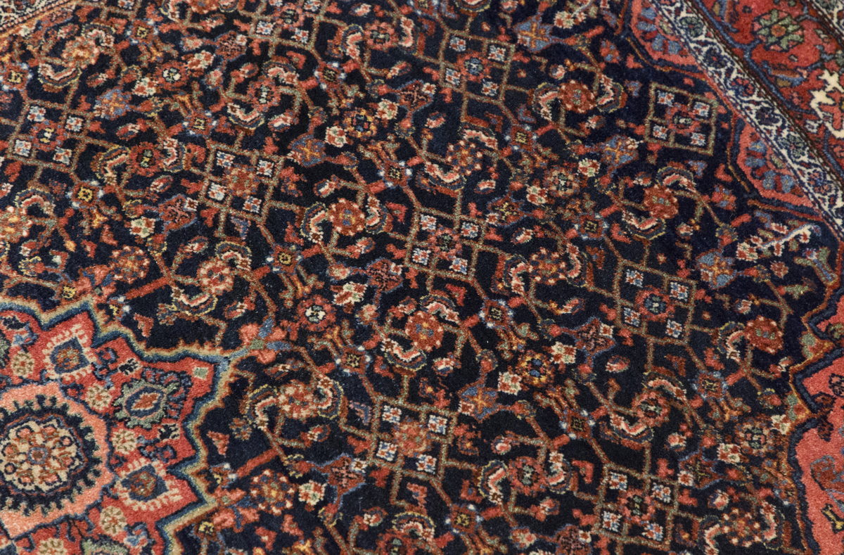 Vintage Turkish Rug, 4.6 x 6.3 feet / 140 x 191 cm