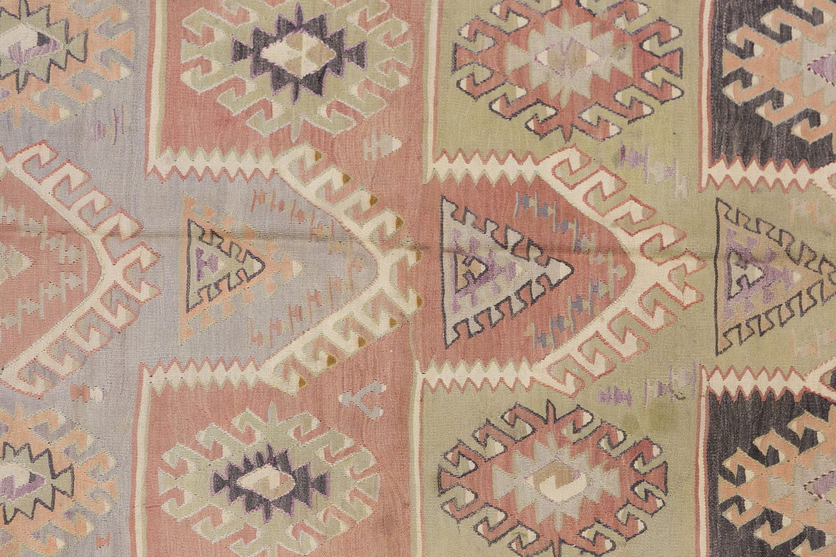 Vintage Turkish Rug, 4.7 x 6.9 ft Rug, 140 x 207 cm