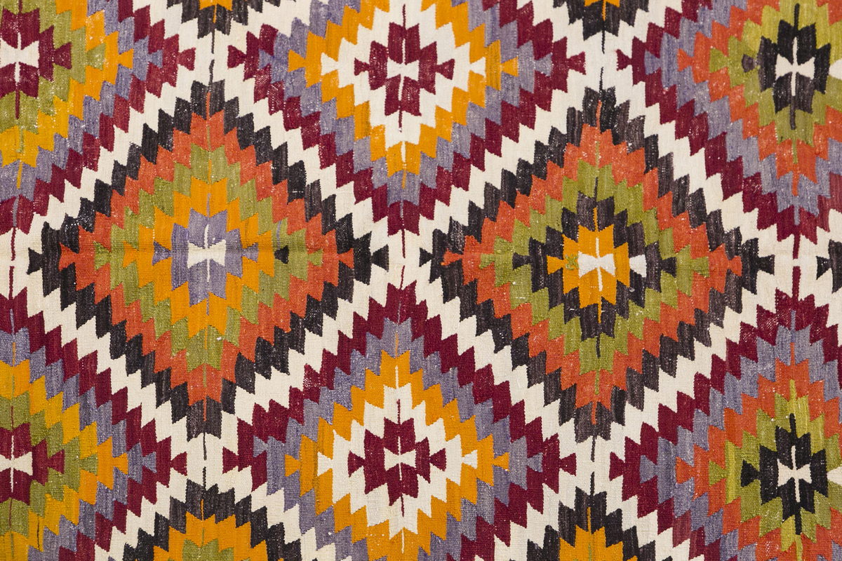 Vintage Turkish Rug, 4.7 x 7.4 ft, 140 x 225 cm
