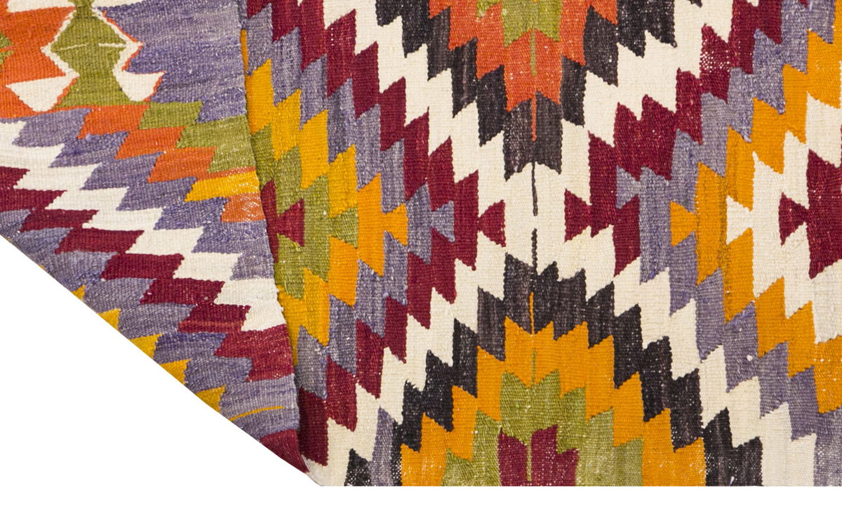Vintage Turkish Rug, 4.7 x 7.4 ft, 140 x 225 cm
