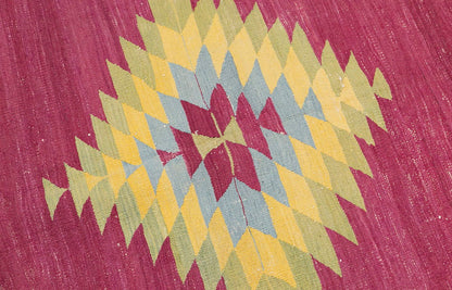 Vintage Turkish Rug, 4.7 x 7 ft, 140 x 215 cm
