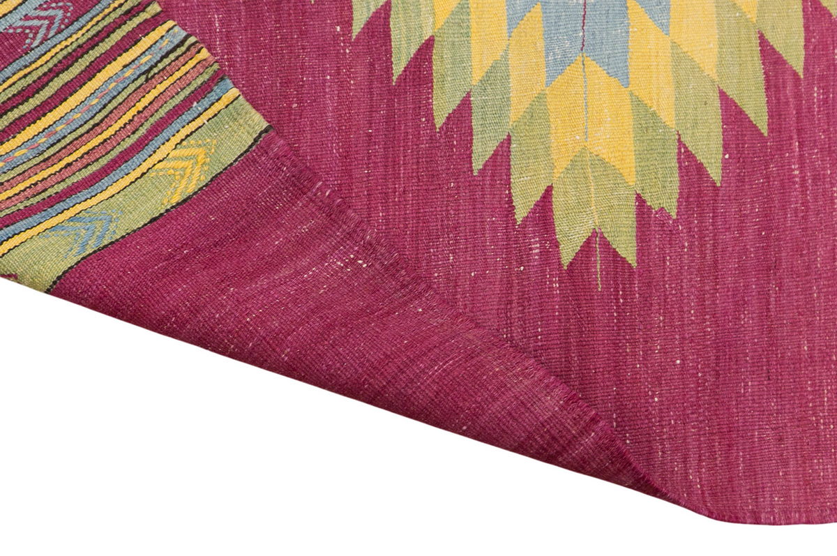 Vintage Turkish Rug, 4.7 x 7 ft, 140 x 215 cm