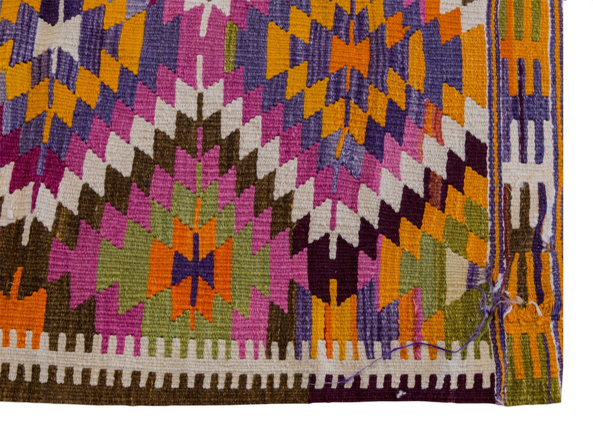 Vintage Turkish Rug, 4.9 x 3.4 ft, 145 x 103 cm