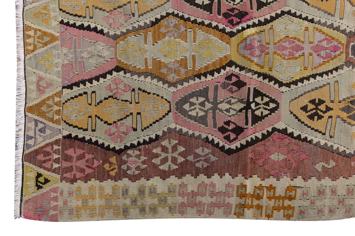 Vintage Turkish Rug, 4.9 x 3.8 ft, 147 x 112 cm