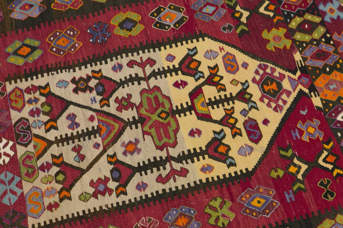 Vintage Turkish Rug, 4 x 5.3 ft, 122 x 162 cm