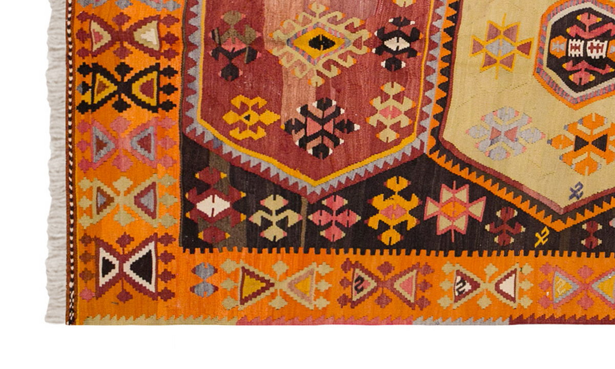 Vintage Turkish Rug, 4 x 6.10 ft, 122 x 210 cm