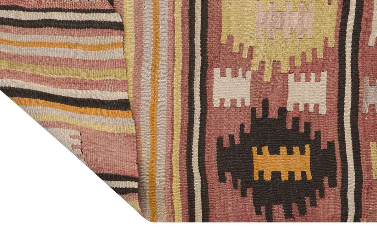 Vintage Turkish Rug, 4 x 6.2 ft, 122 x 190 cm