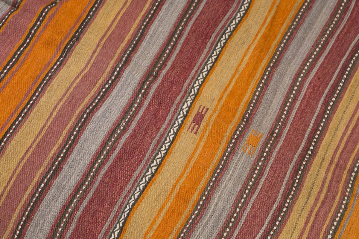 Vintage Turkish Rug, 4 x 6.2 ft Rug, 122 x 190 cm