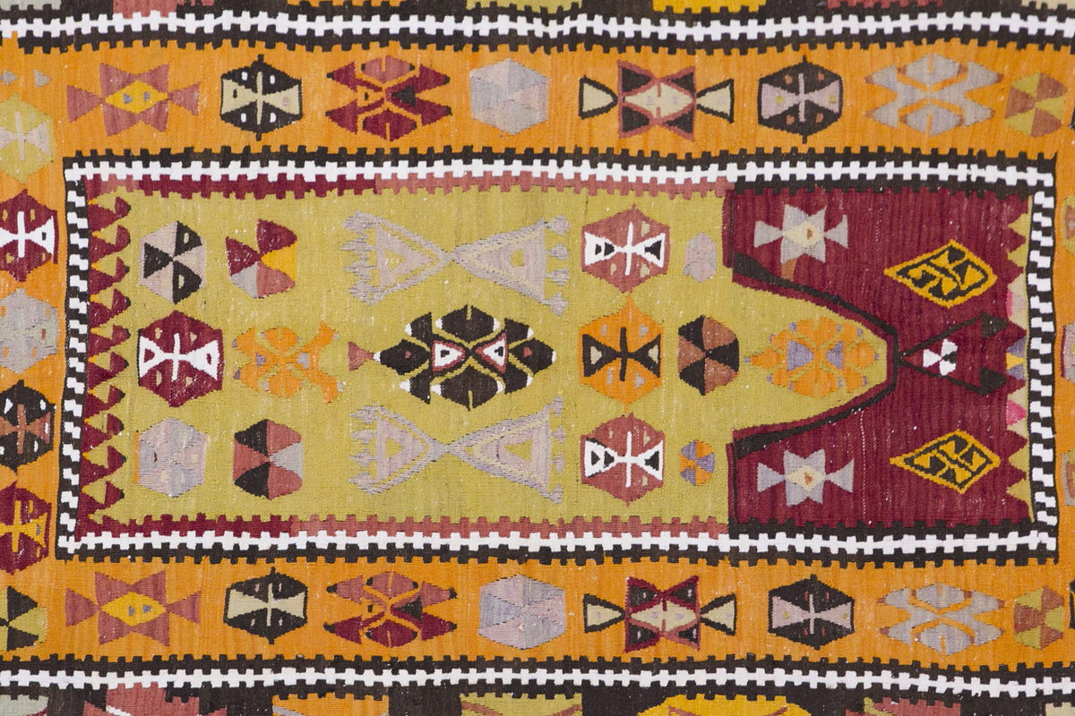 Vintage Turkish Rug, 4 x 6.6 ft, 122 x 200 cm