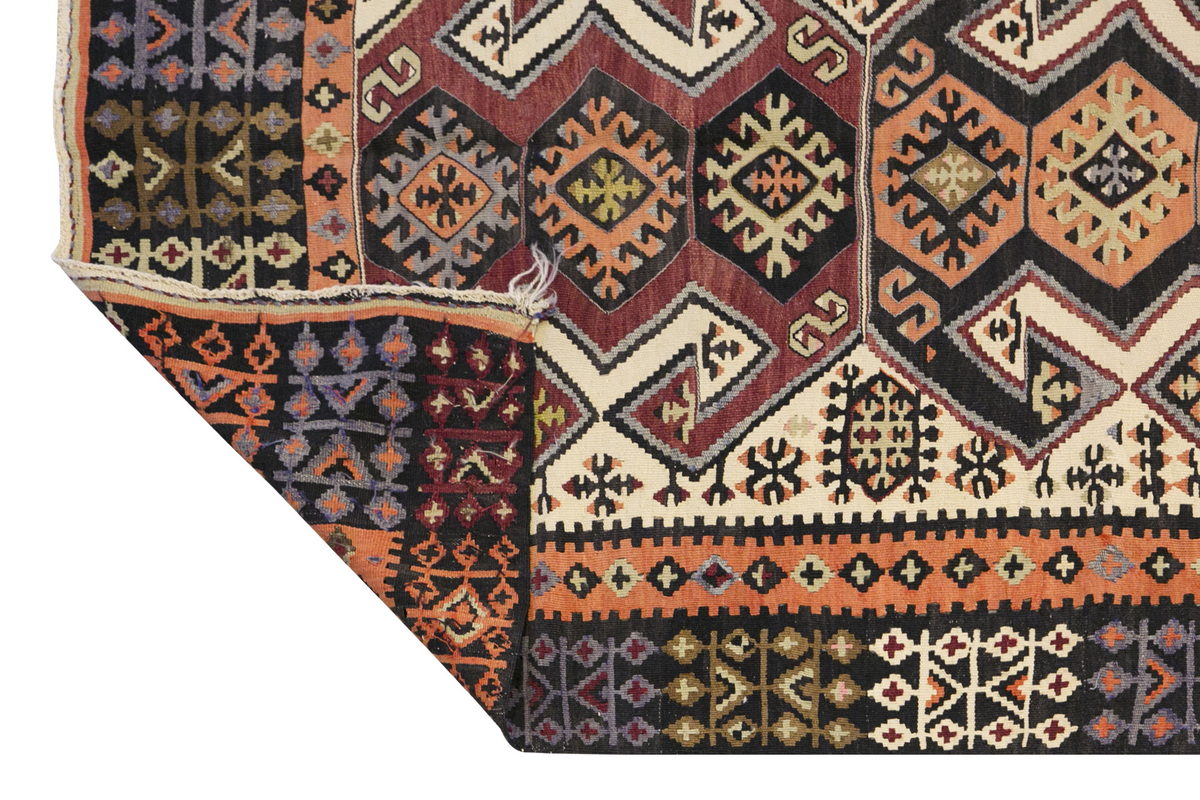 Vintage Turkish Rug, 4 x 6.7 ft, 122 x 202 cm