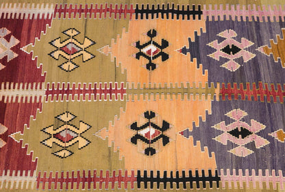 Vintage Turkish Rug, 5.6 x 8.8 ft, 170 x 266 cm
