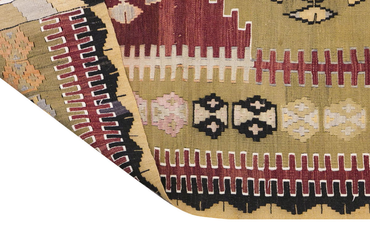 Vintage Turkish Rug, 5.6 x 8.8 ft, 170 x 266 cm
