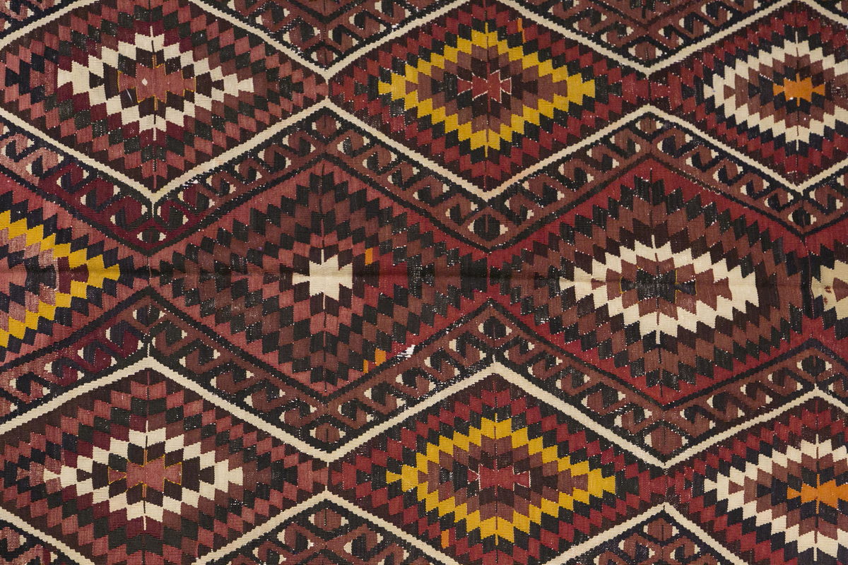 Vintage Turkish Rug, 5.8 x 9 ft, 175 x 275 cm