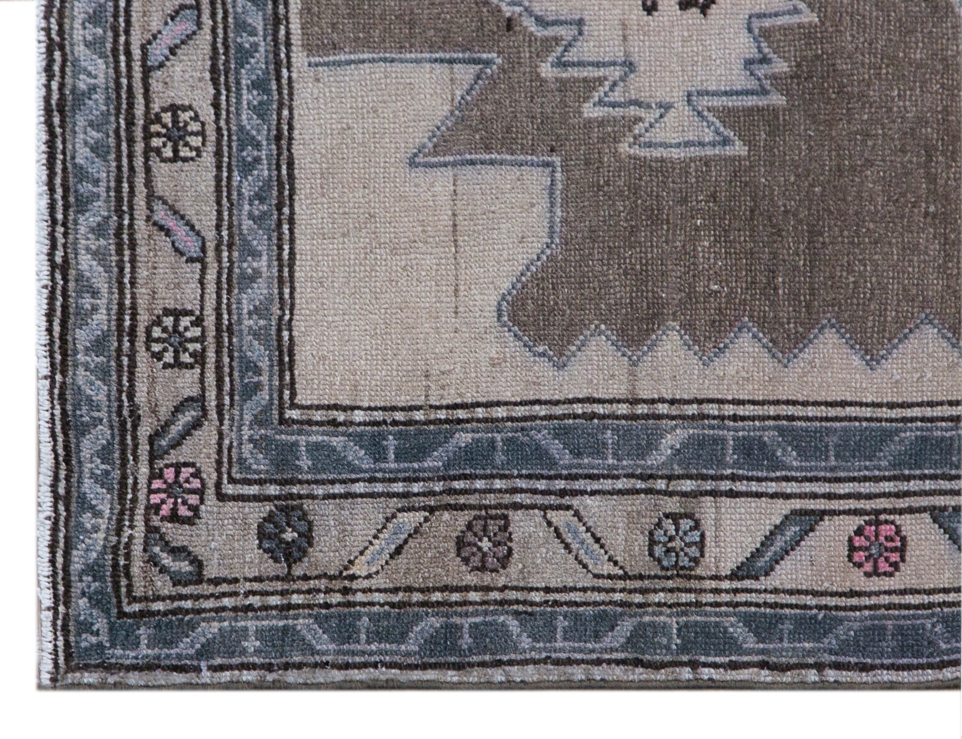 Vintage Turkish Rug 3'11" x 6'7" (120x200 cm)