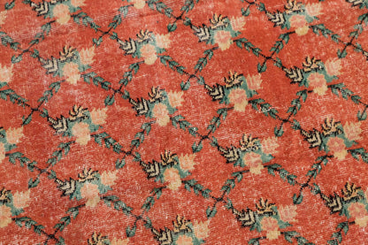 Vintage Turkish Wool Rug - 6'9 x 10'2 feet / 193 x 224 cm