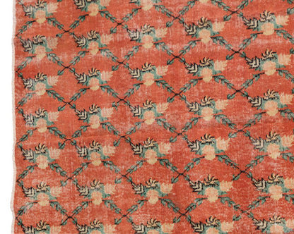 Vintage Turkish Wool Rug - 6'9 x 10'2 feet / 193 x 224 cm